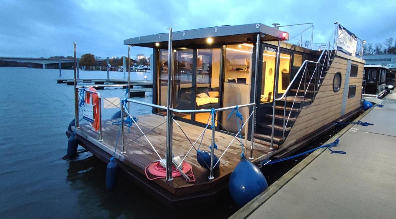 Houseboat Water King Apartament Plywajacy Dom Na Wodzie, 7 Os Wroclaw Luaran gambar