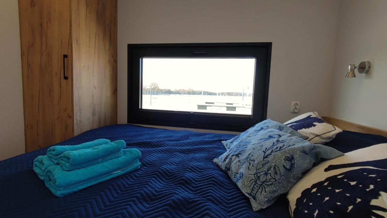 Houseboat Water King Apartament Plywajacy Dom Na Wodzie, 7 Os Wroclaw Luaran gambar