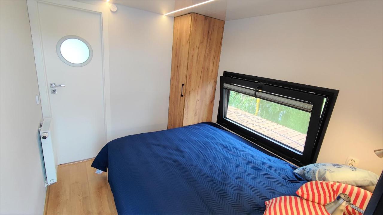 Houseboat Water King Apartament Plywajacy Dom Na Wodzie, 7 Os Wroclaw Luaran gambar